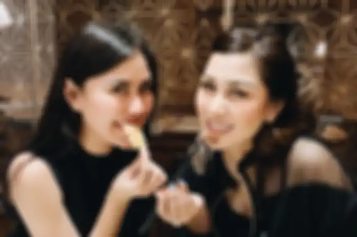 Syahnaz Sadiqah, Nisya Ahmad