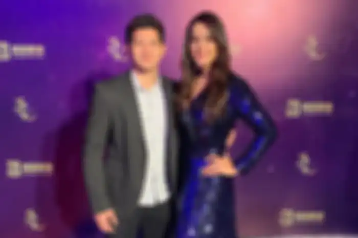 Iko Uwais dan Preity Zinta berfoto bersama di Shanghai International Film Festival 2019.(Instagram Iko Uwais)