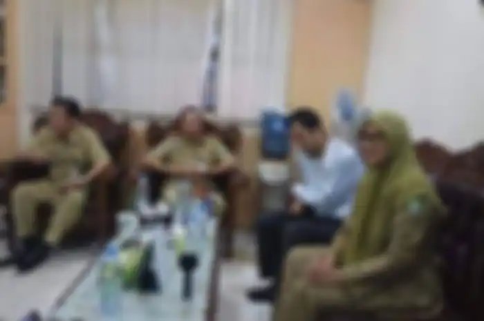 PNS yang viral karena hina babu (paling kanan)