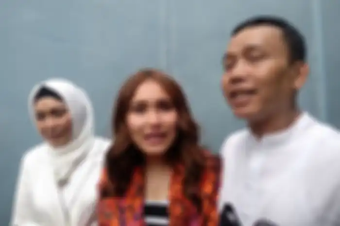 Ayu Ting Ting dan keluarga.