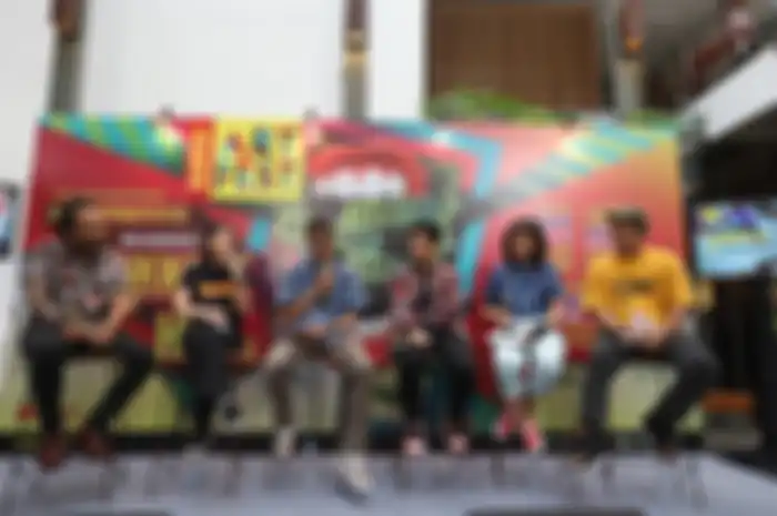 Para narasumber (dari kiri ke kanan) Penyelenggara Super Art Fest - Aloysius Tiyok, Eunice Nuh Tantero, Tutu, Mohammad Taufiq, Sanchia Hamidjaya, dan Hardthirteen.