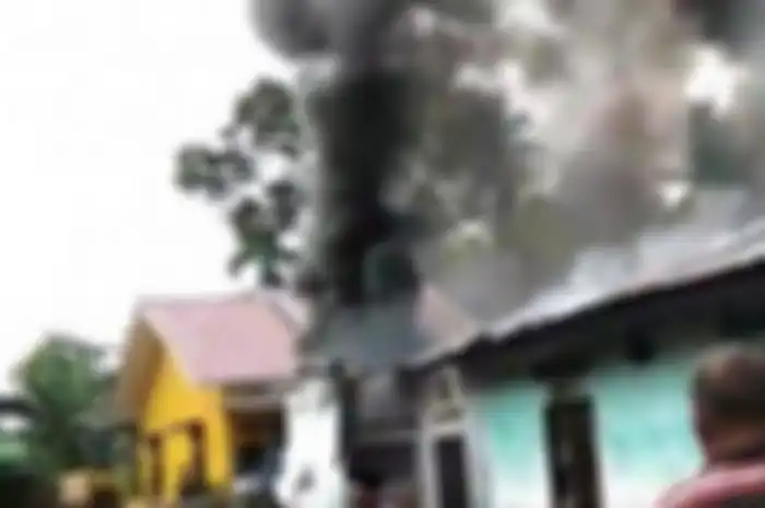 Pabrik korek api di Desa Sambirejo, Binjai, Sumatera Utara, terbakar (Tribun Medan)