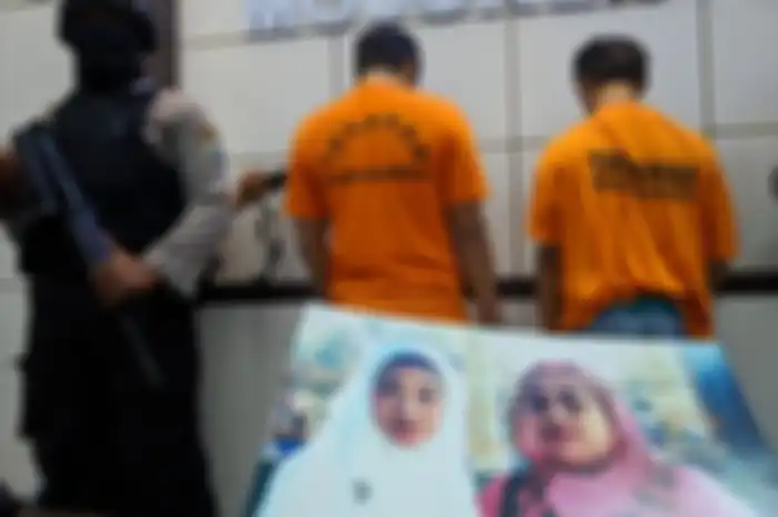 Kedua pelaku pembunuhan terhadap Sri Astutik (55), Foto kanan bawah, korban semasa hidup. (Foto: Moh. Syafii)