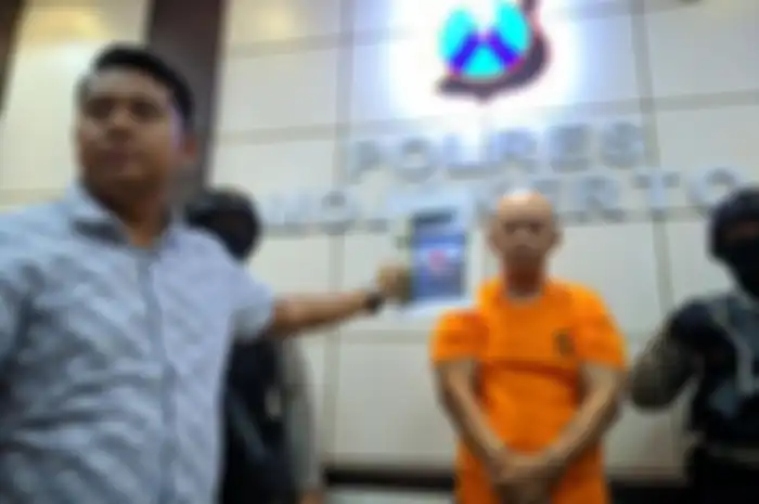 Eko Tugas Saputro menyamar jadi anggota TNI AL untuk bisa tiduri 16 perempuan lalu menggasak barangnya.