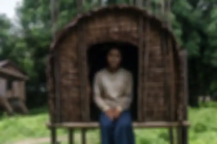 Tradisi membanguyn bilik bercinta untuk anak perempuan terjadi suku Kreungs di O'chum District, Ratanakiri, Kamboja.