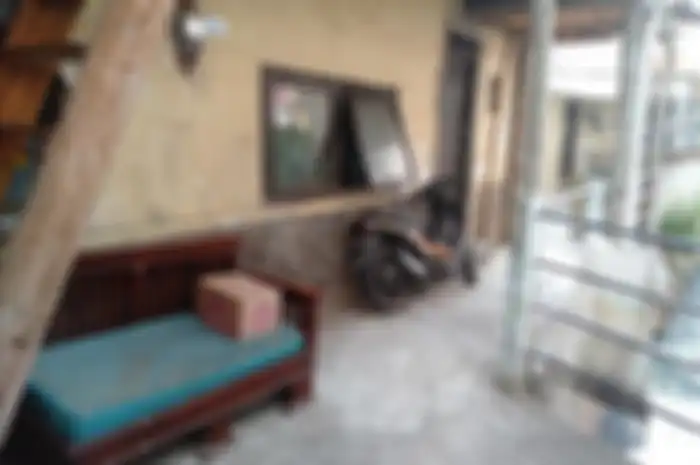 Jendela tempat tetangga memberi makan Murtini, ibu Sudadi (Foto: Kompas.com/Walda Marison)
