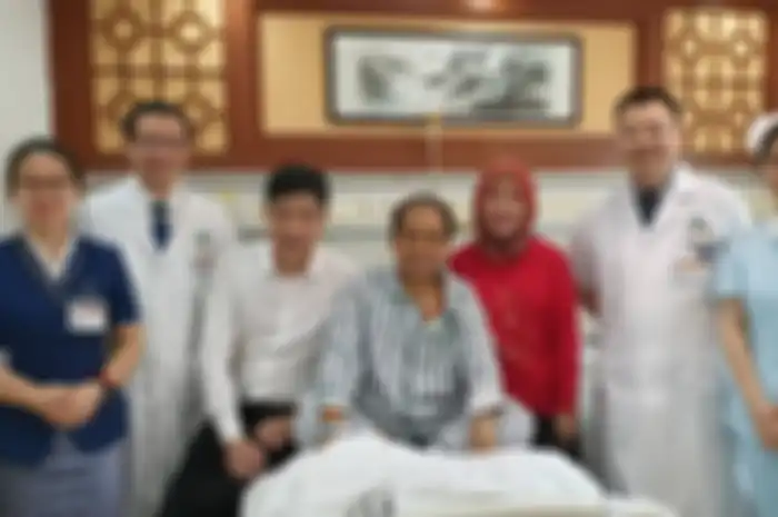 Sutopo Purwo Nugroho (tengah)