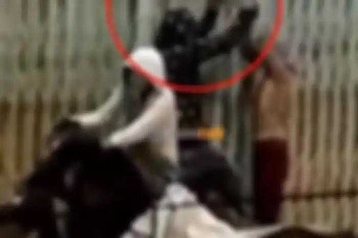 Becak hantu, sebutan untuk kawanan maling bermotor yang mengincar rumah atau toko warga di kota Medan
