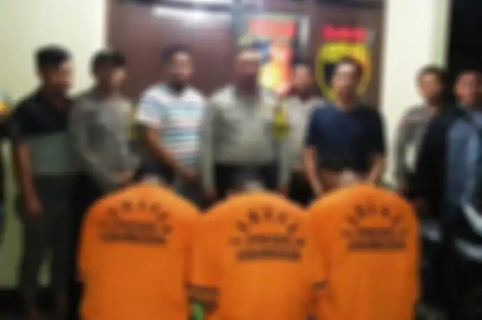 Pelaku pemerkosaan dengan baju tahanan