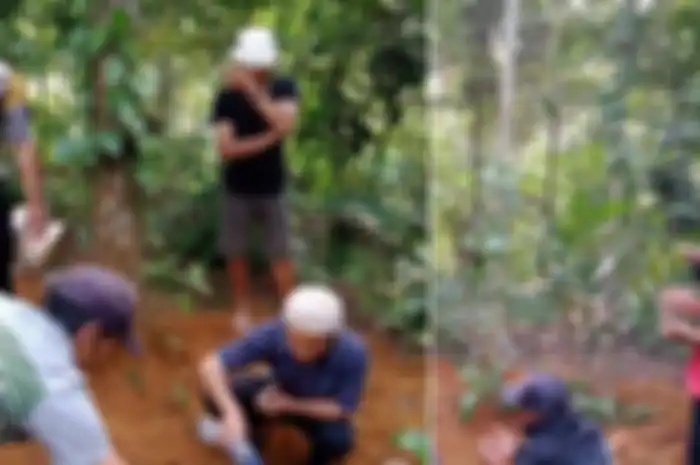 Makam ayah yang digali anaknya