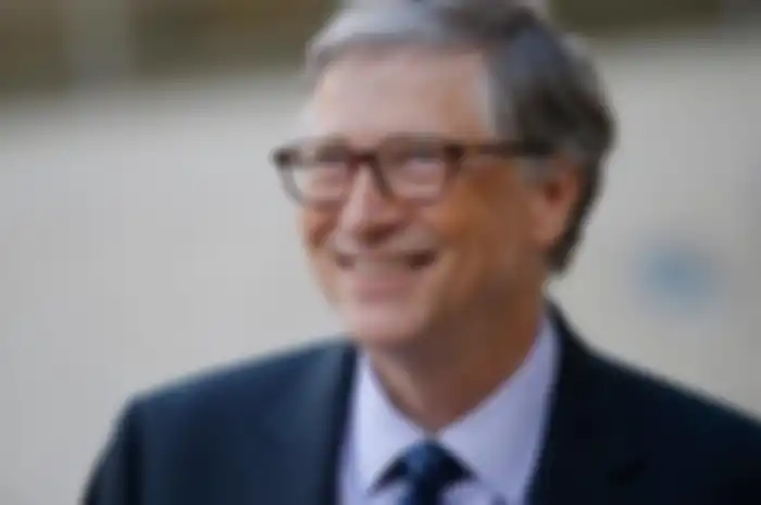 Bill Gates enggan pakai iPhone dan memilih HP Android.