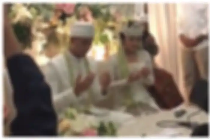 Menikah, Siti Badriah Tampak Menangis Tersedu Saat Sungkem pada Ayahnya