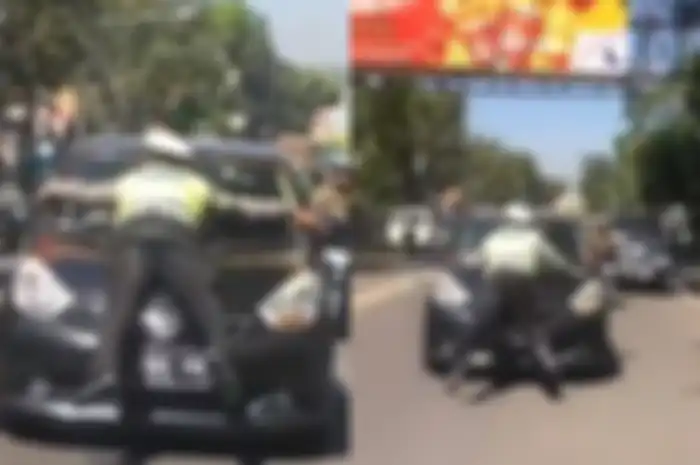 Aksi polisi di Bandung yang viral saat hendak menilang seorang pengendara