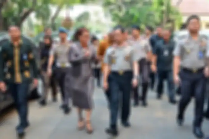  Susi Pudjisatuti bersama Tito Karnavian dan aparat lainnya  saat menandatangani MoU di Rupatama Mabes Polri, Jakarta Selatan, Selasa (30/7/2019)