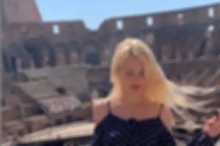 Chloe saat berlibur ke Roma, Italia