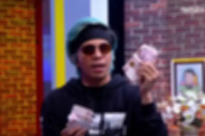 Atta Halilintar perlihatkan isi dompet Hotman Paris