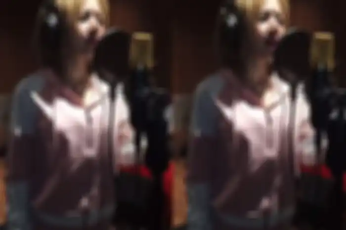 Barbie Kumalasari menyanyikan lagu Cinta Sejati