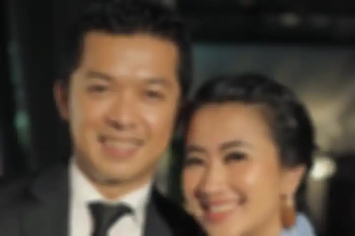 Taufik kondangan bersama sang istri 