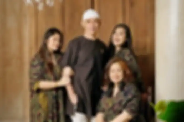 Almarhum Agung Hercules, Mira Rahayu dan kedua putrinya