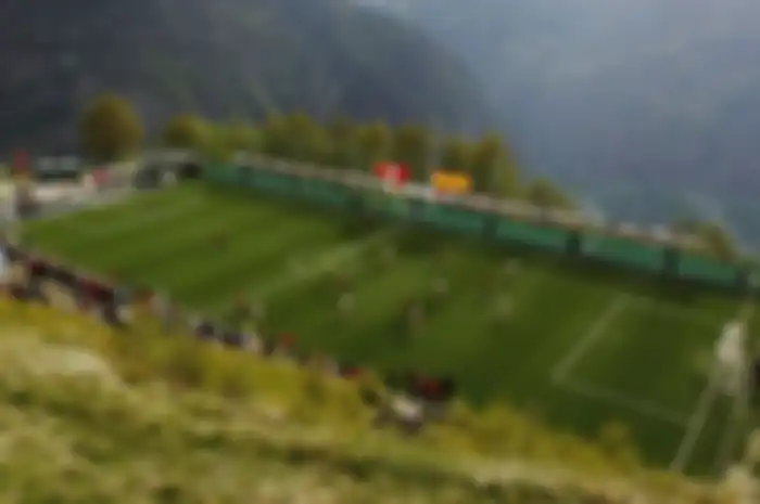 Yuk, kepoin lapangan bola dengan lokasi yang enggak biasa!