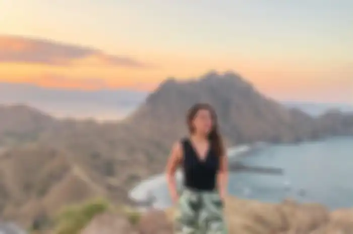 Belum Resmi Jadi Menantu Maia Estianty, Aaliyah Massaid Tampil Seksi Saat Liburan Bareng ke Labuan Bajo