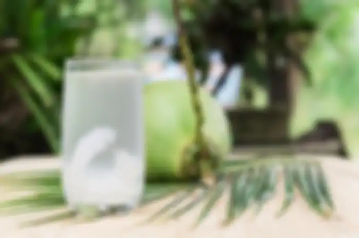 Dikenal Bermanfaat, Air Kelapa Ternyata Bisa Berbahaya Bila Dikonsumsi oleh Orang dengan Kondisi ini
