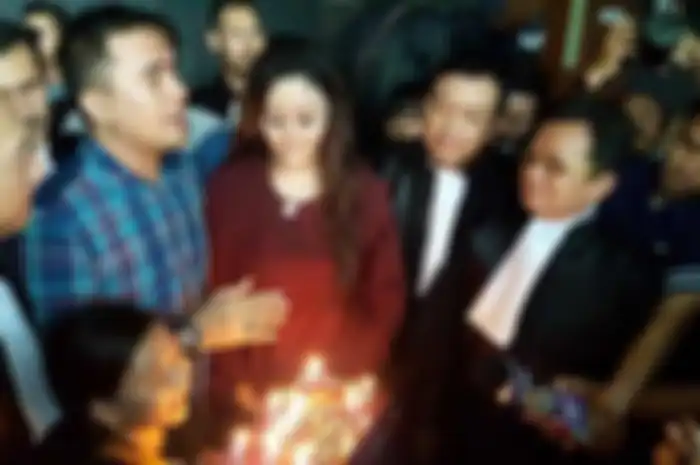 Saipul Jamil saat mendapat dukungan penuh dari Citra Yunita saat di persidangan 