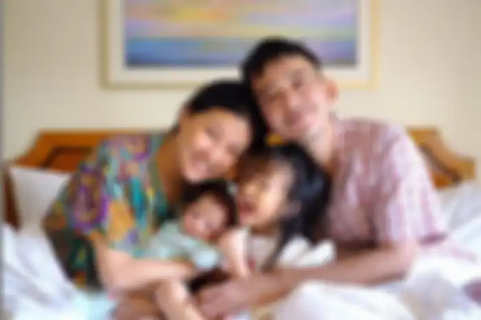 Ruben Onsu memilih meninggalkan rumah dan mengungsi ke Singapura