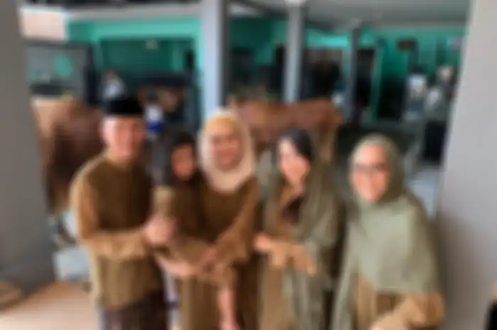 Memiliki Rezeki Lebih, Ayu Ting Ting Kurban 4 Ekor Sapi