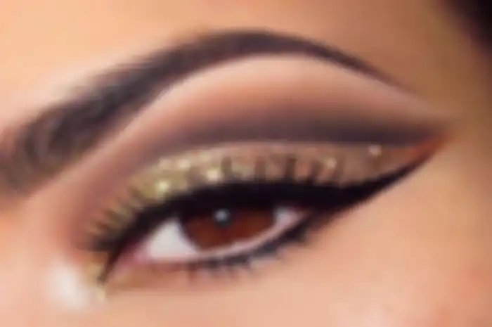 Glitter makeup