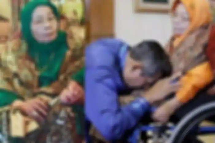 Susilo Bambang Yudhoyono memberikan kabar kondisi kesehatan sang ibunda, Siti Habibah.