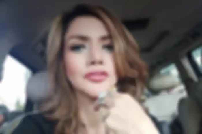 Sibuk Makan Mewah Bersama Chef Cantik, Gaya Pakaian Barbie Kumalasari Jadi Sorotan, Warganet: Kok Mirip Sprei Emak Gw? 