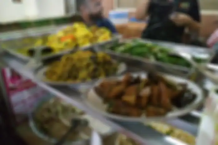 Beberapa lauk pauk yang dijual, mirip nasi warteg di Indonesia