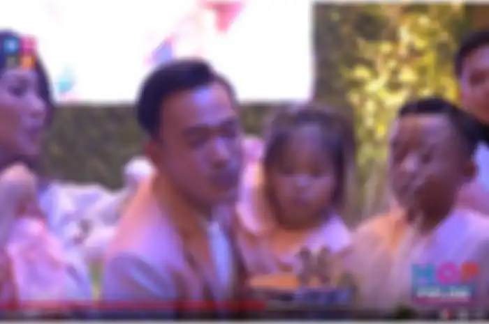 Momen saat Ruben Onsu tiup lilin bersama istri dan anak-anaknya