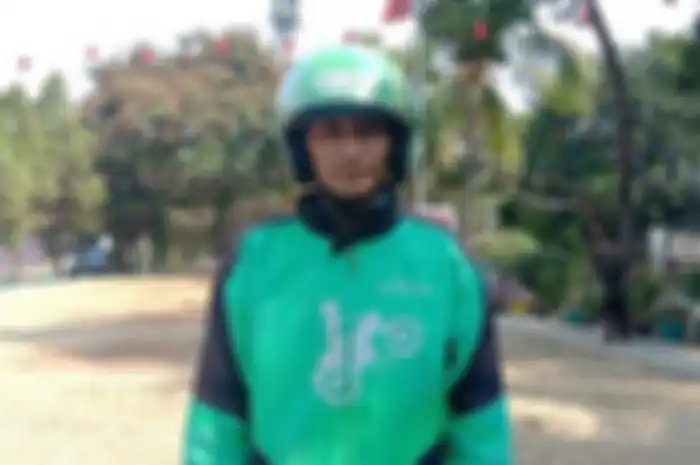 Pengemudi ojek online (ojol) Parman masih mengingat pertolongan yang diberikan artis Melanie Subono 23 tahun lalu meskipun Melanie pun sudah lupa.