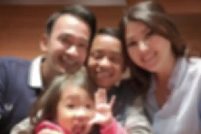 Ruben Onsu bersama Betrand Peto, Thalia Onsu, dan Sarwendah.