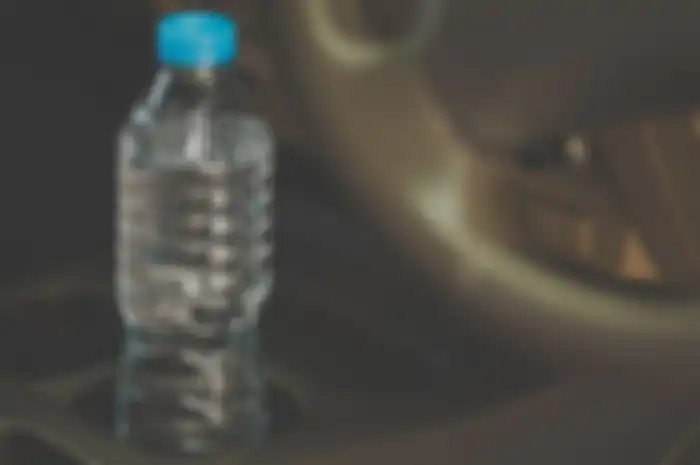 Botol minum dalam mobil