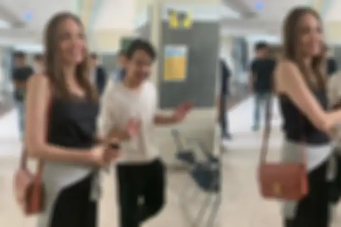 Angelina Jolie mengantar Maddox kuliah