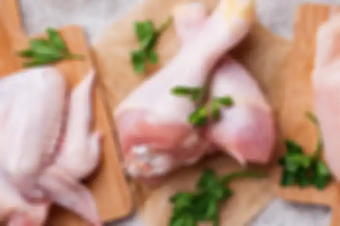 Hanya Mencuci Daging Ayam Mentah Sebelum Diolah Apakah Cukup Mengusir Bakteri?