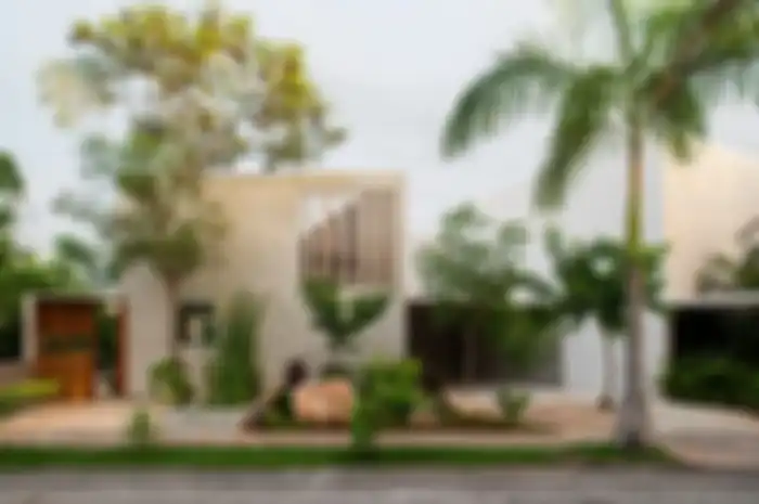 Rumah ini bahkan terlihat asri dari fasadnya