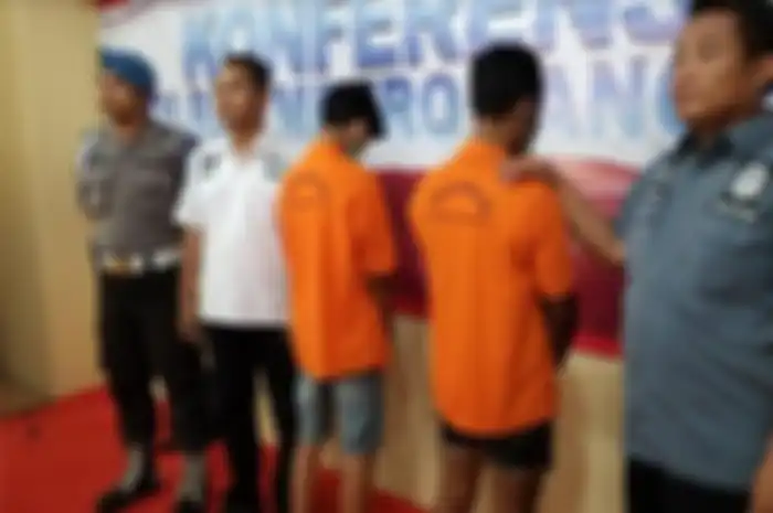 RM dan AG, pelaku penyiraman air keras kepada ustaz Hasanudin di Polres Metro Tangerang Kota, Selasa (3-9-2019). 