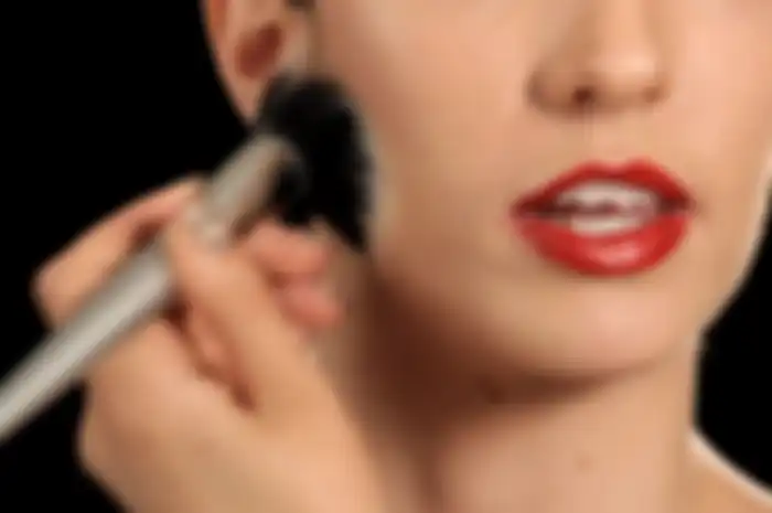 Kesalahan makeup yang bikin wajah makin kusam