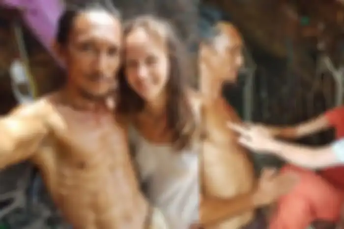 Masih Ingat dengan Losiri Manusia Gua yang Pikat Bule Cantik, Ternyata Begini Isi di Dalam Guanya yang Jadi Senjata Rahasia Untuk Pikat Turis