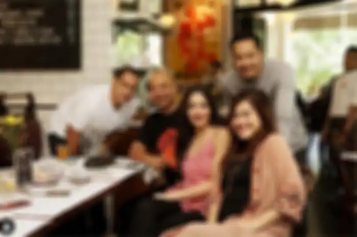 Sosok kakak Nia Ramadhani