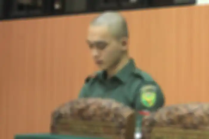Prada DP terdakwa kasus pembunuhan serta mutilasi terhadap pacarnya sendiri Fera Oktaria (21), saat menjalani sidang di Pengadilan Militer I-04 Palembang, Kamis (12/9/2019). 