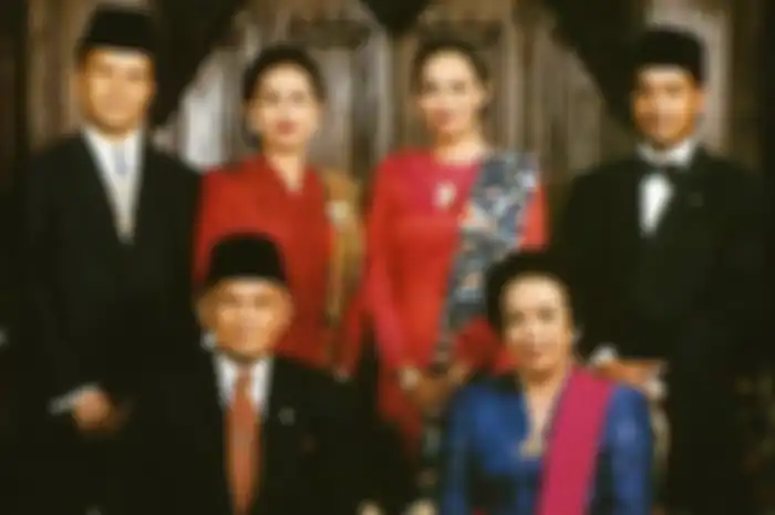 Keluarga BJ  Habibie - Hasri Ainun.