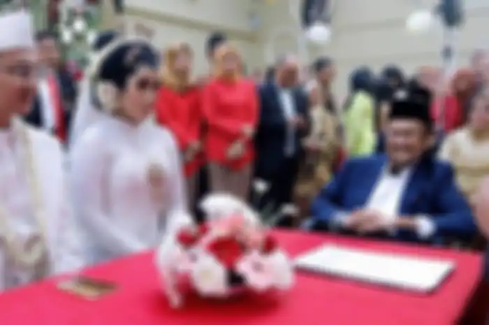Seorang ART memberikan kesaksian sebelum BJ Habibie meninggal sempat rela datang ke rumahnya jadi saksi nikah anaknya.