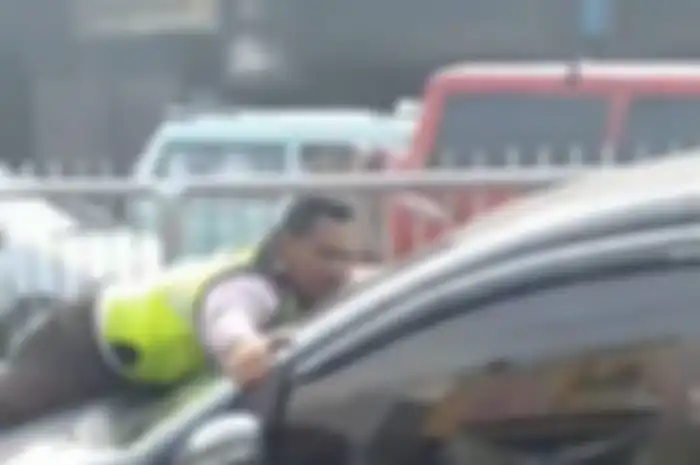 Honda Mobilio Tabrak Polisi di Pasar Minggu