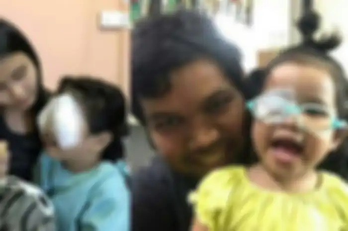 Ingin anak rewel dan tak ganggu orangtua, ayah berikan gadget, sehingga ia alami gangguan penglihatan