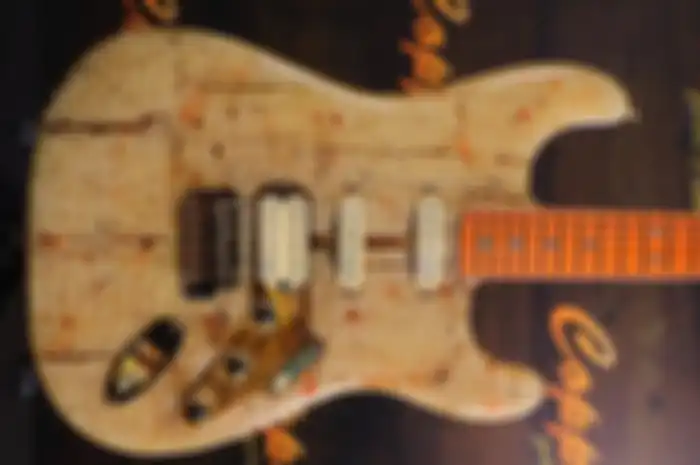 Gitar listrik dari mie instan buatan Art Mayer